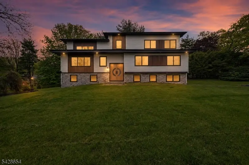 148 Great Hills Rd, Millburn, NJ 07078 - #1
