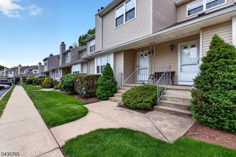 61 Freemont Ct, Franklin, NJ 08873 - #1