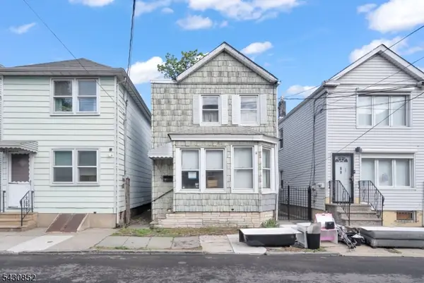 88 Komorn St, Newark City, NJ 07105