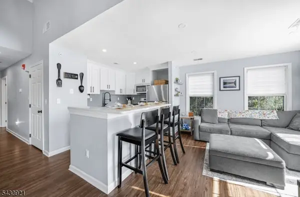 322 Cambridge Dr, Butler Boro, NJ 07405