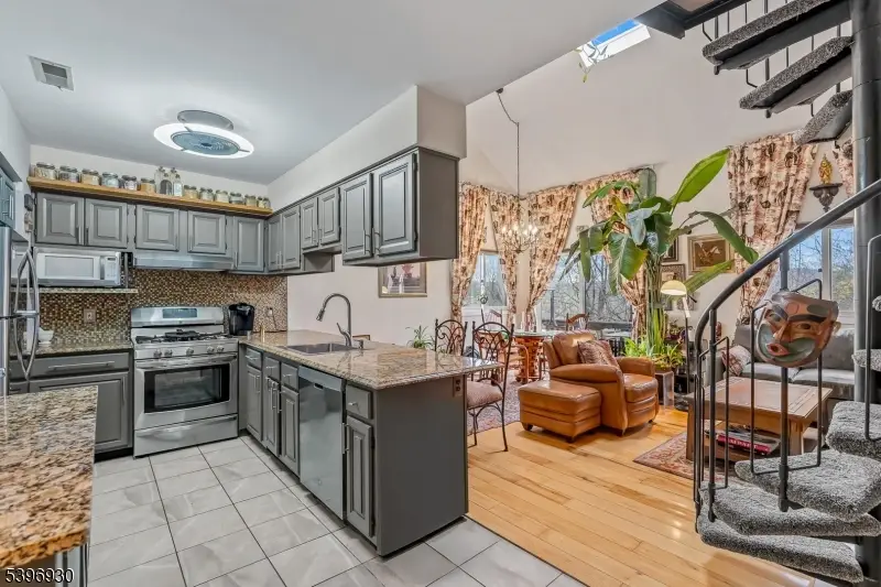 4 Sunrise Dr #10, Vernon, NJ 07462 - #3