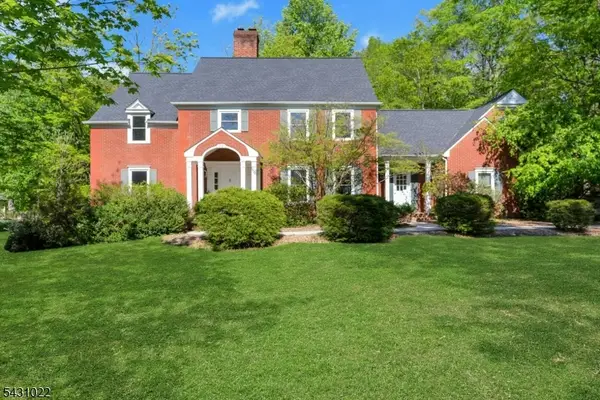 22 Sandalwood Dr, Warren Twp., NJ 07059