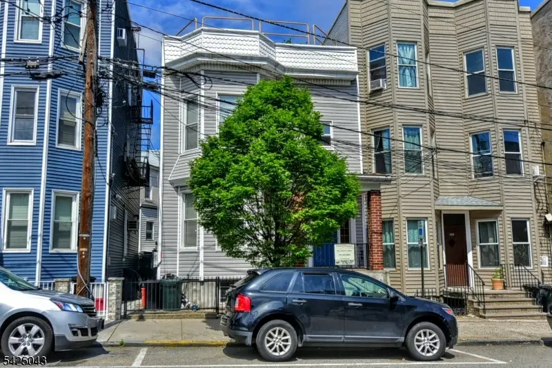 557 Hudson Ave, Weehawken, NJ 07086 - #2