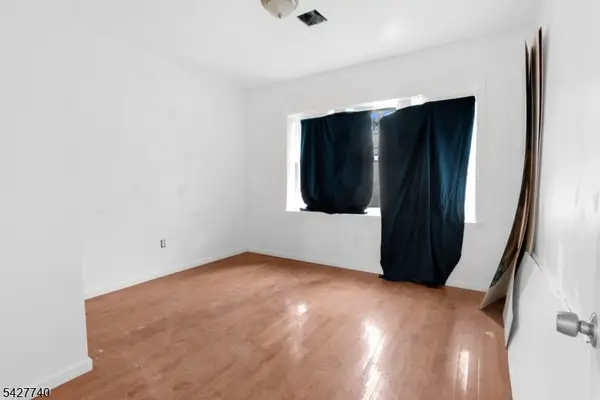 173 3rd St, Elizabeth City, NJ 07206