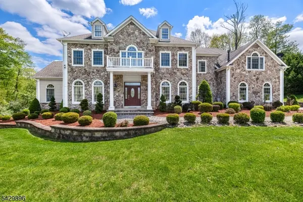 8 Peach Tree Ln, Chester Twp., NJ 07930