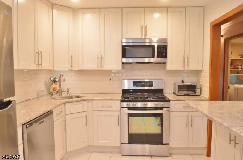 110 Castle Ridge Dr, East Hanover, NJ 07936 - #3