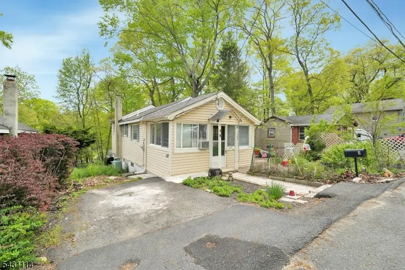 8 Cornell Way, Hopatcong, NJ 07843 - #2