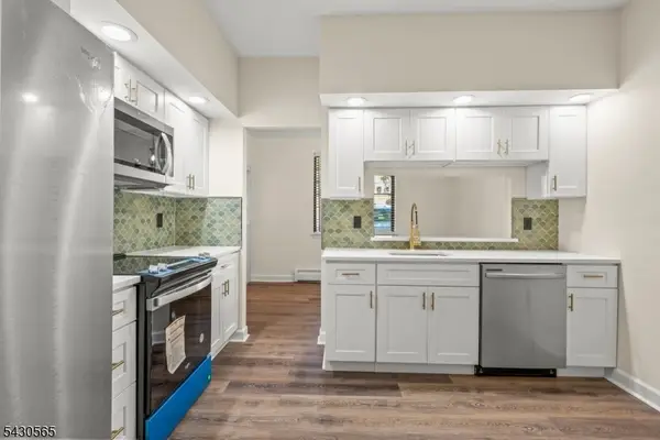 19A Foxwood Dr, Morris Plains Boro, NJ 07950