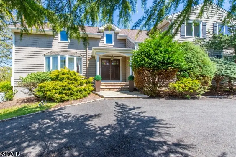 68 Rockledge Dr, Livingston, NJ 07039 - #1