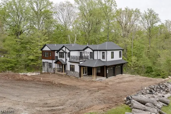 49 Northwood Rd, Hopatcong Boro, NJ 07821