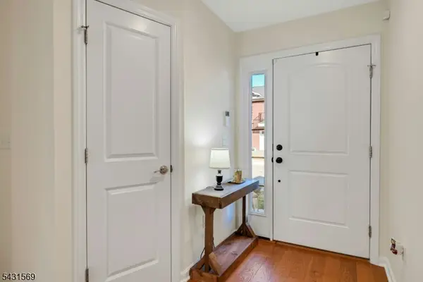 19 Gregg Ct, Newton Town, NJ 07860