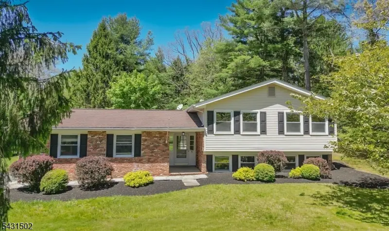 8 Woodland Dr, Washington, NJ 07853 - #1