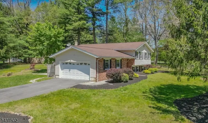 8 Woodland Dr, Washington, NJ 07853 - #2