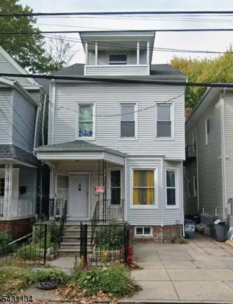 686 E 25th St, Paterson City, NJ 07504