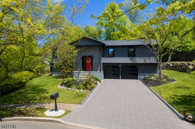 40 Schirra Dr, Wanaque, NJ 07465 - #1