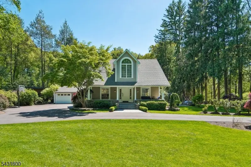 42 Hillside Ave, Upper Saddle River, NJ 07458 - #3
