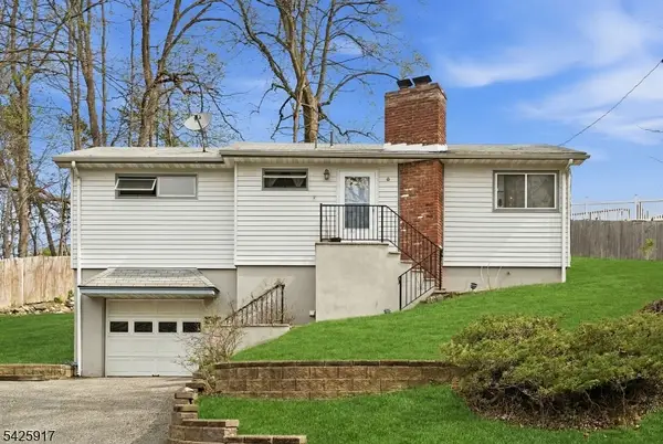 10 De Lazier Pl, Bloomingdale Boro, NJ 07403