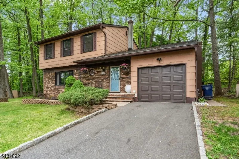 25 State St, Clark, NJ 07066 - #1