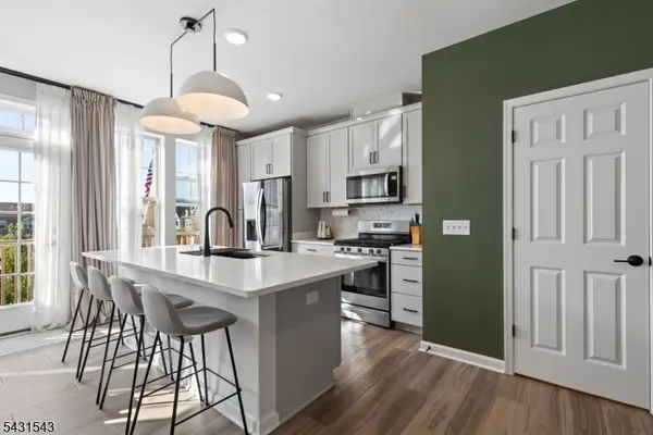 9 Arnold Dr, Wood-Ridge Boro, NJ 07075