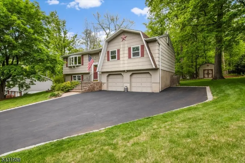10 Hemlock Pl, Ringwood, NJ 07456 - #1