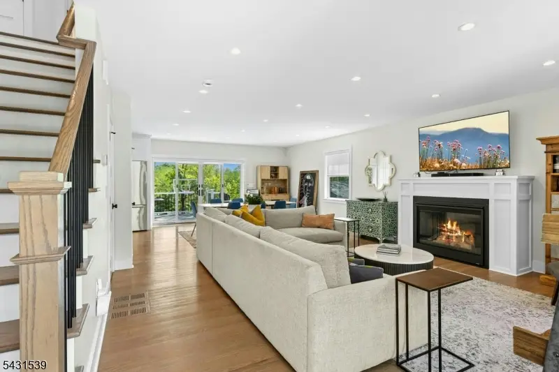 18 University Ave, Chatham, NJ 07928 - #2
