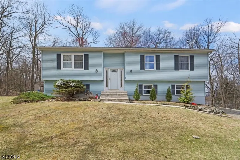 3 Cold Spring Dr, Vernon, NJ 07422 - #1