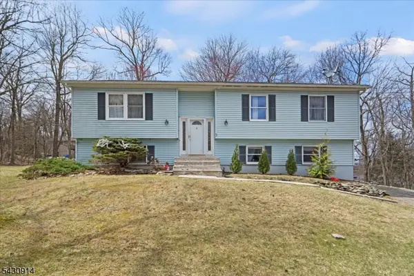 3 Cold Spring Dr, Vernon Twp., NJ 07422