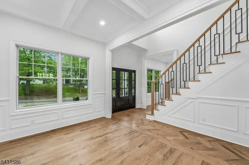 21 Maplewood Dr, Livingston, NJ 07039 - #2
