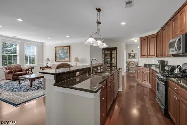 284 Victoria Drive #284, Bridgewater Twp., NJ 08807