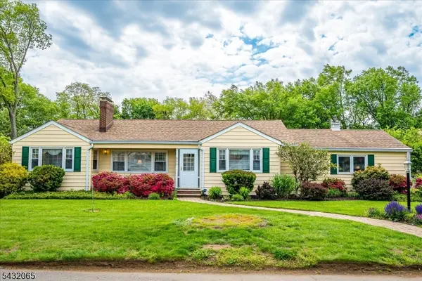 866 Crescent Dr, Rahway City, NJ 07065