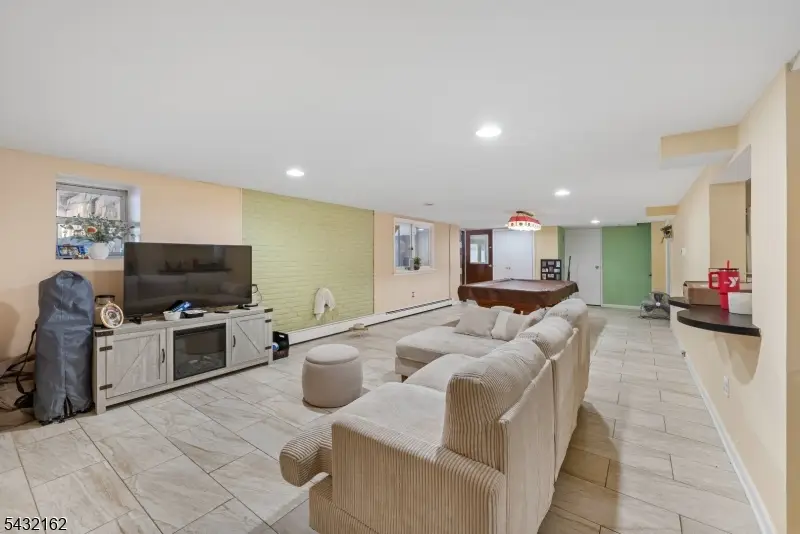 220 Horseshoe Rd, Berkeley Heights, NJ 07922 - #3