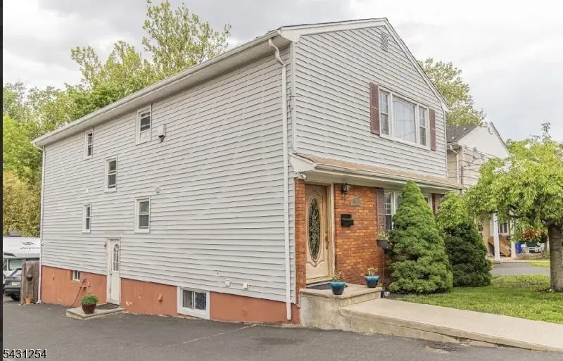 555 Jackson Ave, Rahway, NJ 07065 - #2