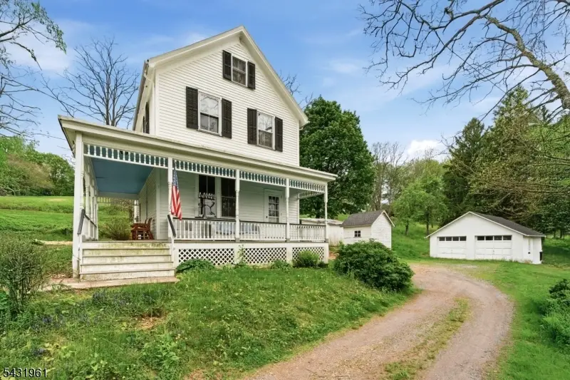 206 Race St, Pittstown, NJ 08867 - #1