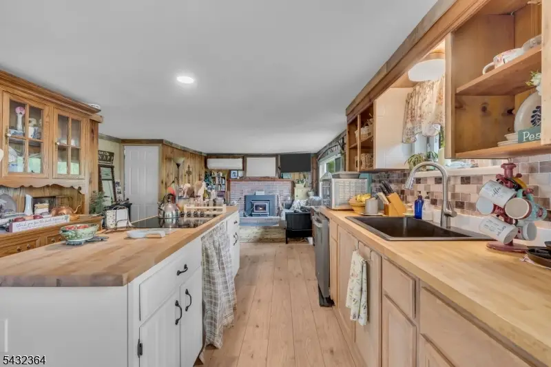 20 Plaza Dr, Crandon Lakes, NJ 07860 - #3