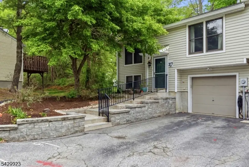 37 Quail Ct, Hardyston, NJ 07419 - #2