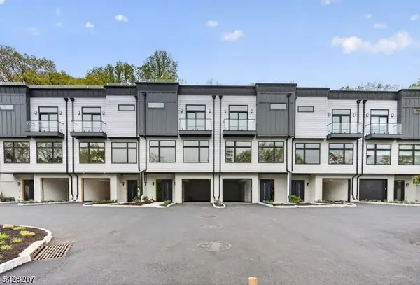 522 Valley Rd #3, Clifton City, NJ 07013