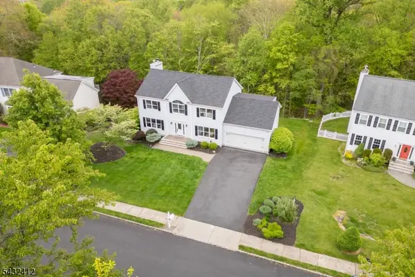 10 Golden Corner Way, Randolph Twp., NJ 07869