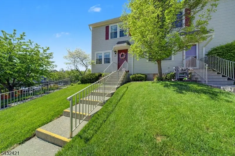 825 Sierra Dr, Independence, NJ 07840 - #3