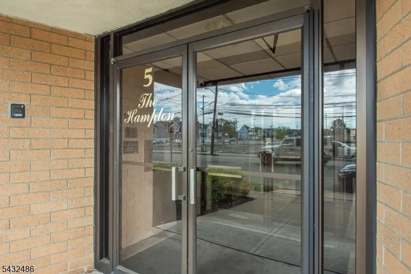 5 Linden St #3J, Hackensack, NJ 07601 - #2