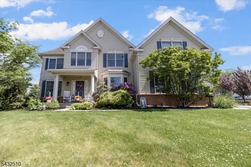 1 Tanager Dr, Raritan, NJ 08551 - #1