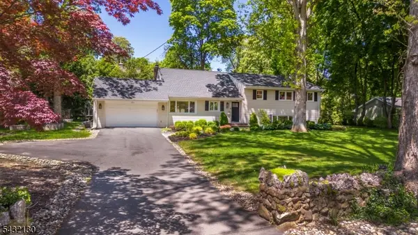 77 Hanover Rd, Mountain Lakes Boro, NJ 07046