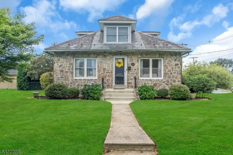 122 Aurora St, Delaware Park, NJ 08865 - #1