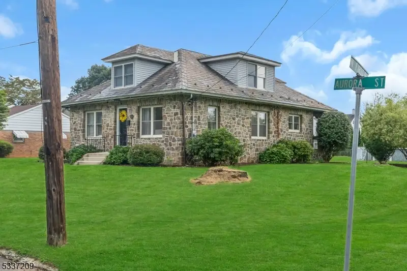 122 Aurora St, Delaware Park, NJ 08865 - #3
