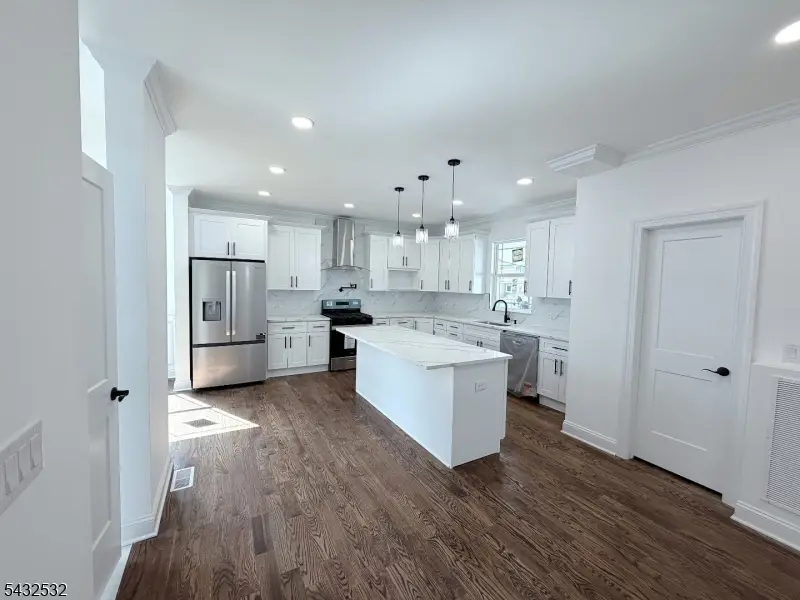 28 Mckinley, Iselin, NJ 08830 - #3