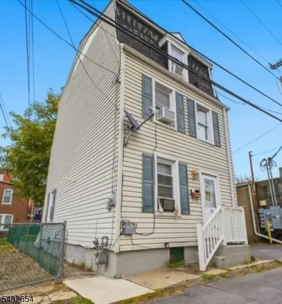 11 Cedar Aly, Phillipsburg Town, NJ 08865