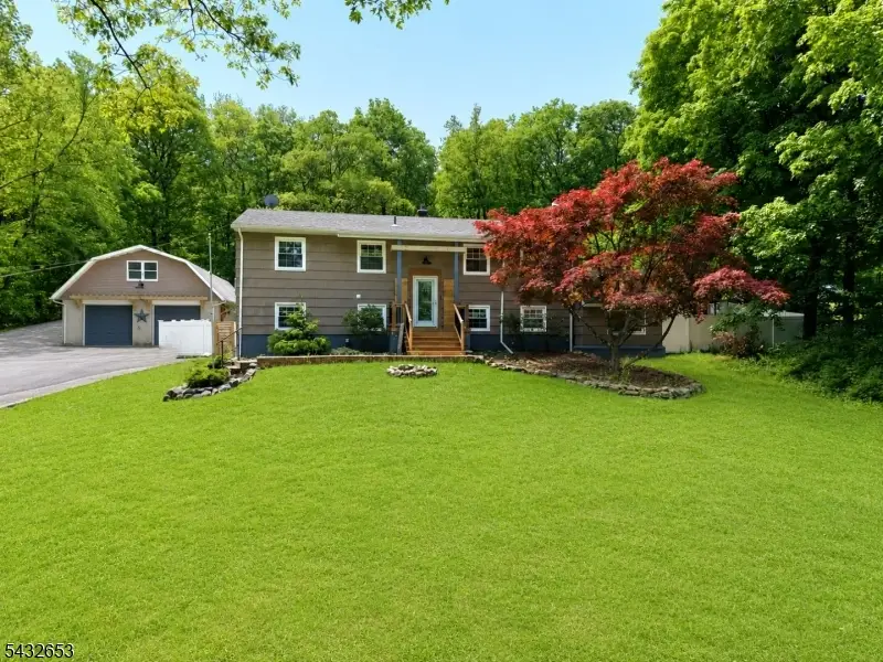 27 Grandview Ave, Stockholm, NJ 07460 - #1