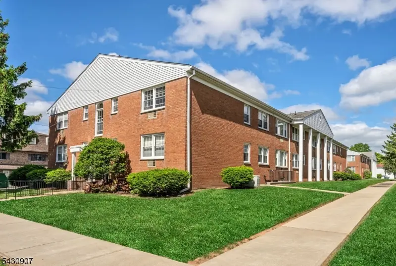 565 Grove St Unit E10 #10, Clifton, NJ 07013 - #1