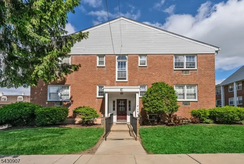 565 Grove St Unit E10 #10, Clifton, NJ 07013 - #2