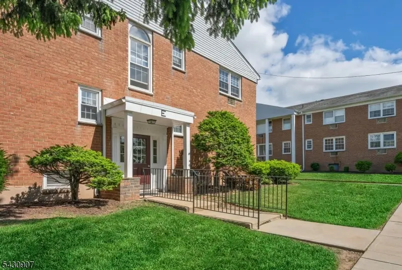 565 Grove St Unit E10 #10, Clifton, NJ 07013 - #3