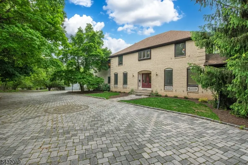 104 Shrewsbury Dr, Livingston, NJ 07039 - #3